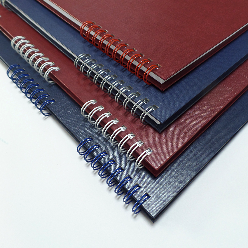 Drucke im Hardcover mit Skip-Bindung Nahansicht der Spiralteilung